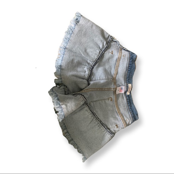 COPY - Ruffled Jean Shorts size: M - Picture 3 of 4